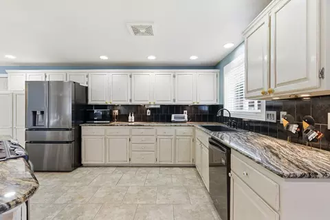 Kitchen - 13404 E 24th Ave, Spokane Valley, WA 99216 photo 4 of 5