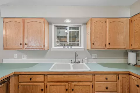 Kitchen - 13704 E 16th Ave, Spokane Valley, WA 99216 photo 3 of 5