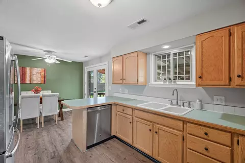 Kitchen - 13704 E 16th Ave, Spokane Valley, WA 99216 photo 4 of 5