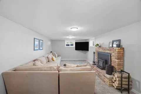 Living - 13704 E 16th Ave, Spokane Valley, WA 99216 photo 2 of 2