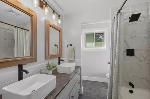 Bath - 13704 E 16th Ave, Spokane Valley, WA 99216 photo 2 of 4