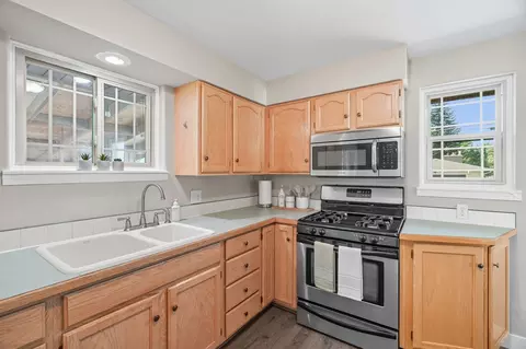 Kitchen - 13704 E 16th Ave, Spokane Valley, WA 99216 photo 2 of 5