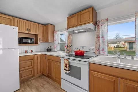 Kitchen - 1911 E 6th Ave, Spokane, WA 99202 photo 4 of 4