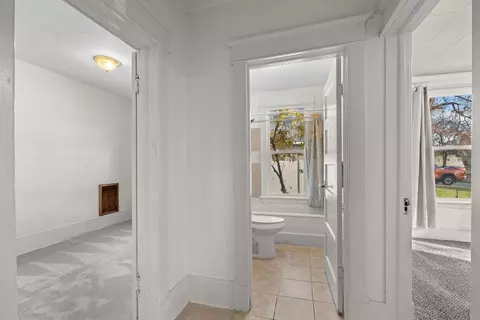 Entry Way - 1911 E 6th Ave, Spokane, WA 99202 photo 1 of 3