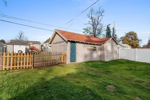 Exterior - 1911 E 6th Ave, Spokane, WA 99202 photo 10 of 12