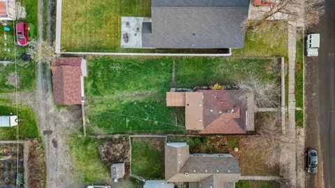 View/Area - 1911 E 6th Ave, Spokane, WA 99202 photo 1 of 11