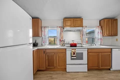 Kitchen - 1911 E 6th Ave, Spokane, WA 99202 photo 1 of 4