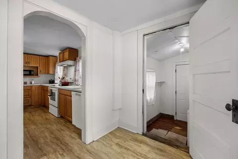 Entry Way - 1911 E 6th Ave, Spokane, WA 99202 photo 3 of 3