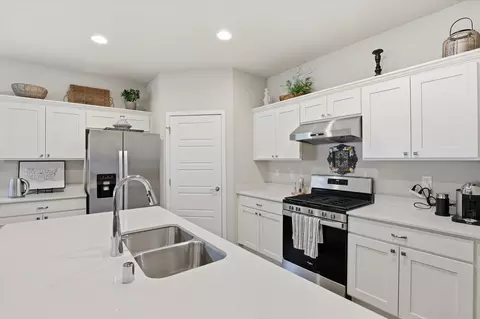 Kitchen - 1129 E Gallium Ln, Colbert, WA 99005 photo 5 of 6