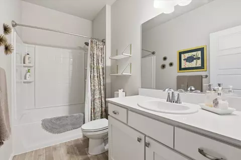 Bath - 1129 E Gallium Ln, Colbert, WA 99005 photo 1 of 2