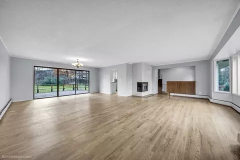 Living - 2128 E 35th Ave, Spokane, WA 99203 photo 4 of 7