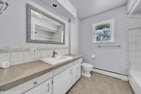 Bath - 2128 E 35th Ave, Spokane, WA 99203 photo 2 of 4