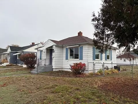 2704 N Crestline St, Spokane, WA 99207