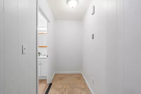 Entry Way - 420 E Sanson Ave, Spokane, WA 99207 photo 1 of 2
