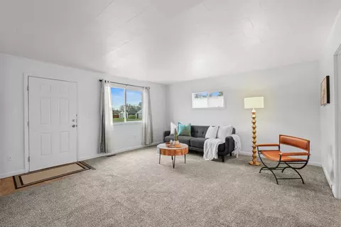 Living - 420 E Sanson Ave, Spokane, WA 99207 photo 3 of 6