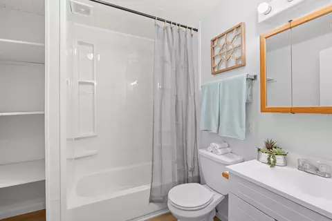 Bath - 420 E Sanson Ave, Spokane, WA 99207 photo 1 of 2
