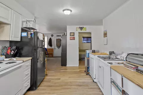 Entry Way - 420 E Sanson Ave, Spokane, WA 99207 photo 2 of 2