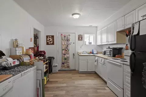 Kitchen - 420 E Sanson Ave, Spokane, WA 99207 photo 3 of 4