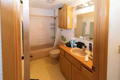 Bath - 12816 E Apache Pass Rd, Spokane, WA 99206 photo 2 of 3