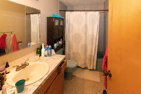 Bath - 12816 E Apache Pass Rd, Spokane, WA 99206 photo 1 of 3