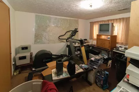 Bedroom - 12816 E Apache Pass Rd, Spokane, WA 99206 photo 4 of 5