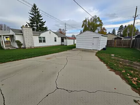 Exterior - 1024 E Queen Ave, Spokane, WA 99207 photo 2 of 3