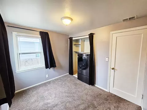 Bedroom - 1024 E Queen Ave, Spokane, WA 99207 photo 4 of 4