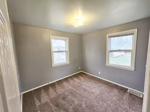 Bedroom - 1024 E Queen Ave, Spokane, WA 99207 photo 2 of 4