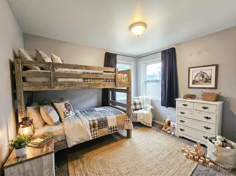 Bedroom - 1024 E Queen Ave, Spokane, WA 99207 photo 3 of 4