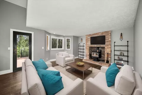 Living - 8024 Elde Dr, Spokane, WA 99212 photo 3 of 5
