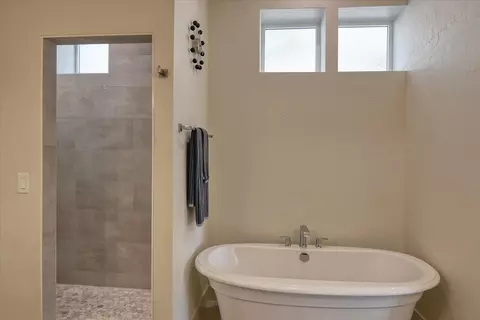 Bath - 13622 N Eagle View Ln, Spokane, WA 99208 photo 2 of 3