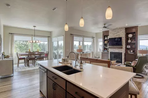 Kitchen - 13622 N Eagle View Ln, Spokane, WA 99208 photo 5 of 6