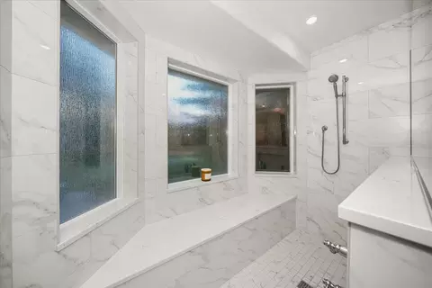 Bath - 23 E Roscoe Ct, Spokane, WA 99224 photo 2 of 5