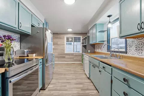 Kitchen - 2008 E Nebraska Ave, Spokane, WA 99208 photo 1 of 2