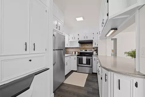 Kitchen - 5518 E Commerce Ave, Spokane, WA 99212 photo 1 of 3