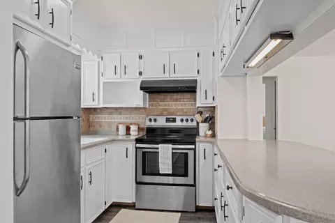 Kitchen - 5518 E Commerce Ave, Spokane, WA 99212 photo 2 of 3