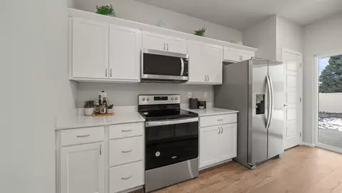 Kitchen - 13371 E 35th Ln, Spokane, WA 99206 photo 3 of 4