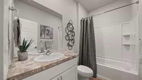 Bath - 13371 E 35th Ln, Spokane, WA 99206 photo 2 of 2