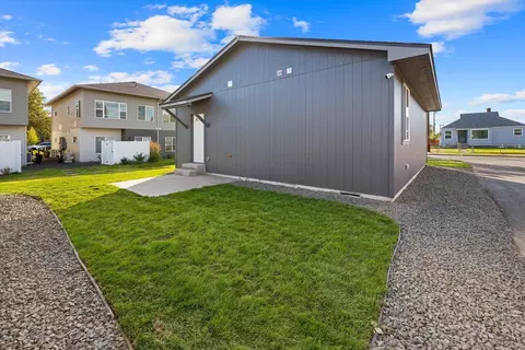 Exterior - 1912 N Regal Rd, Spokane, WA 99207 photo 4 of 5