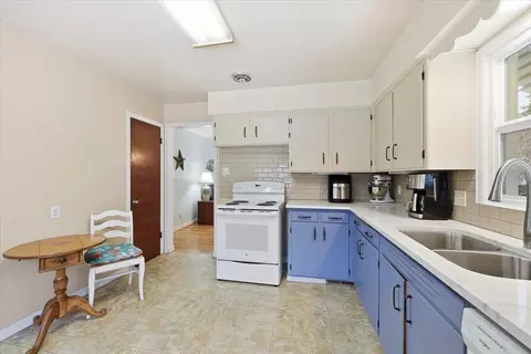 Kitchen - 4135 E Frederick Ave, Spokane, WA 99217 photo 2 of 3