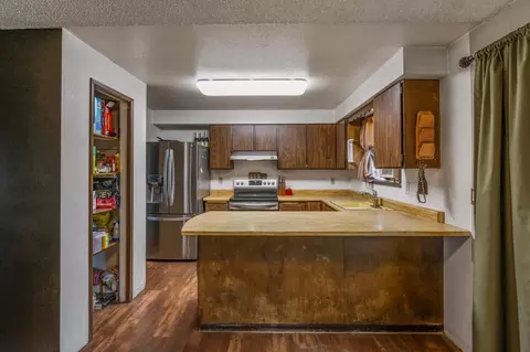 Kitchen - 11316 E Grace Ave, Spokane Valley, WA 99206 photo 2 of 4