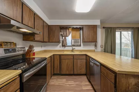 Kitchen - 11316 E Grace Ave, Spokane Valley, WA 99206 photo 3 of 4