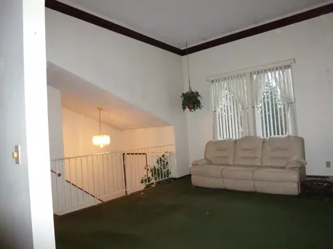 Living - 924 E Bedivere Dr, Spokane, WA 99218 photo 1 of 7
