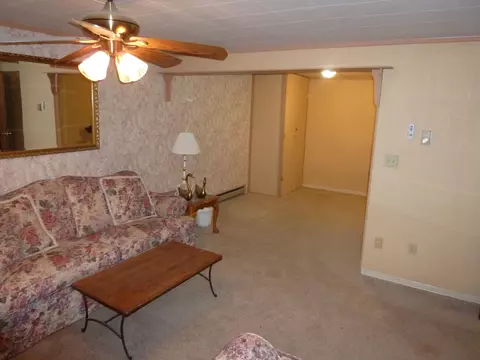 Living - 924 E Bedivere Dr, Spokane, WA 99218 photo 3 of 7