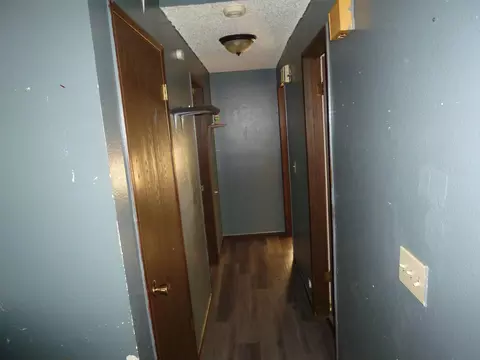 Entry Way - 924 E Bedivere Dr, Spokane, WA 99218 photo 2 of 2