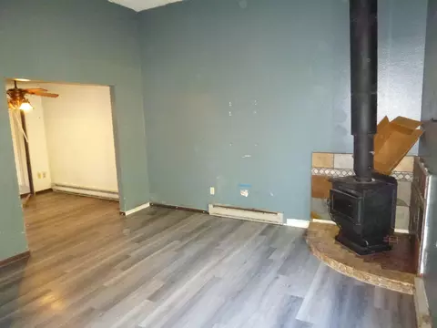 Living - 924 E Bedivere Dr, Spokane, WA 99218 photo 5 of 7