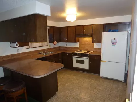 Kitchen - 924 E Bedivere Dr, Spokane, WA 99218 photo 1 of 4