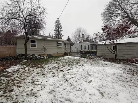 Exterior - 1027 E 37th Ave, Spokane, WA 99203 photo 6 of 7