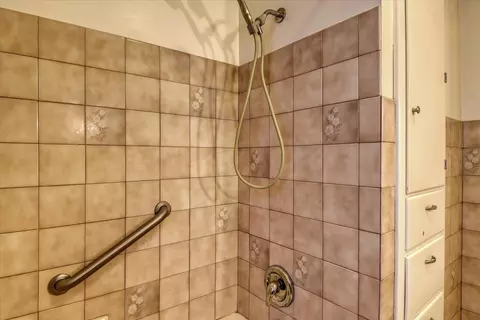 Bath - 1027 E 37th Ave, Spokane, WA 99203 photo 4 of 4