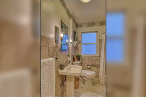 Bath - 1027 E 37th Ave, Spokane, WA 99203 photo 2 of 4